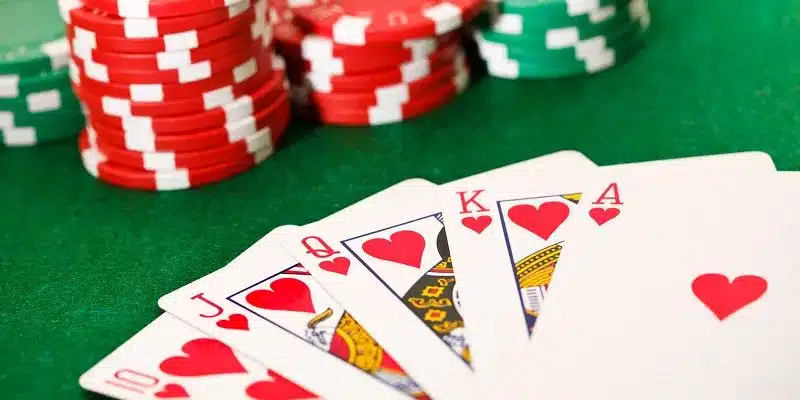 Trở thành tay bài chuyên nghiệp bằng cách học luật Poker